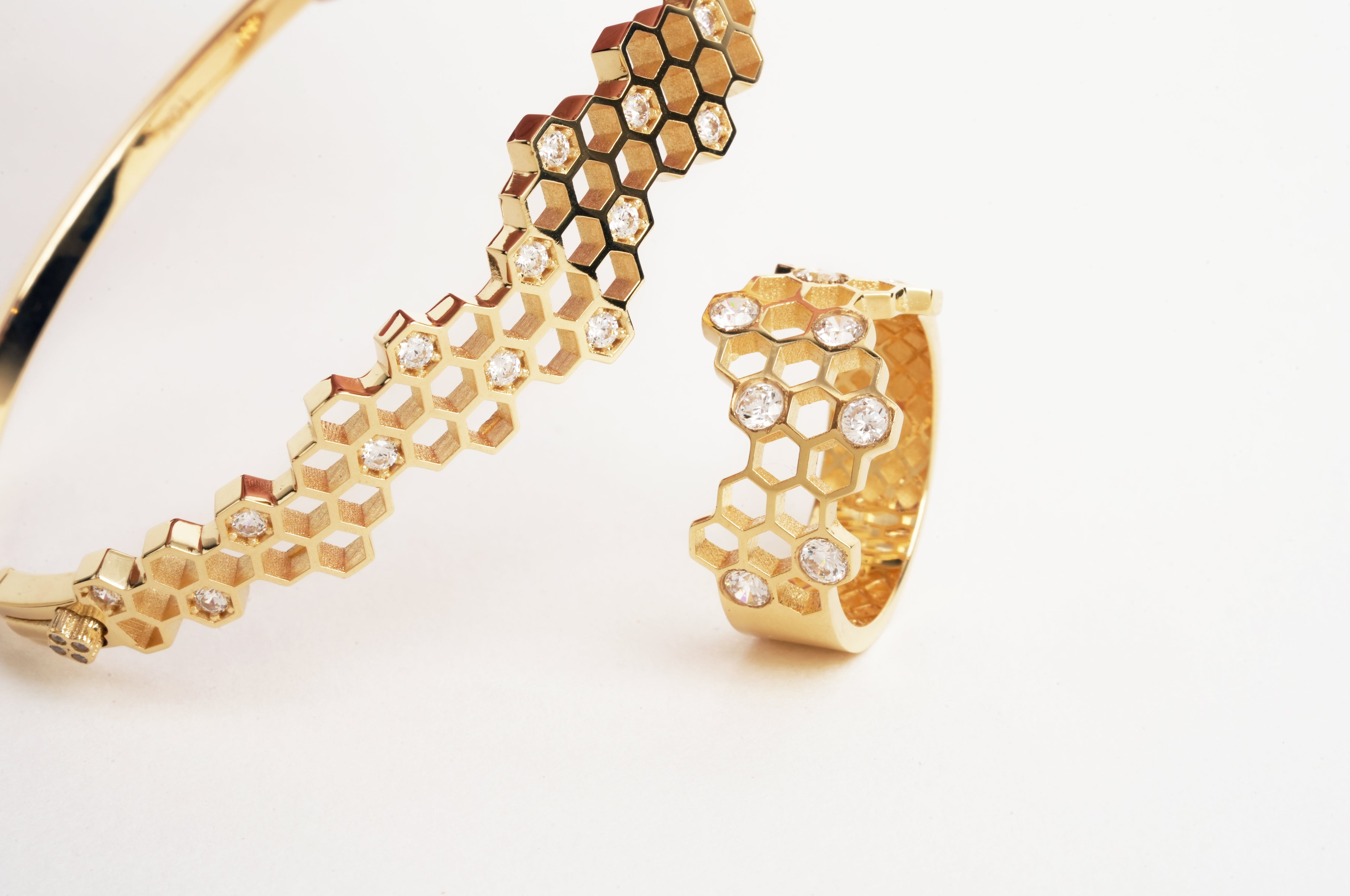 Load image into Gallery viewer, Bangle (18 Karat)