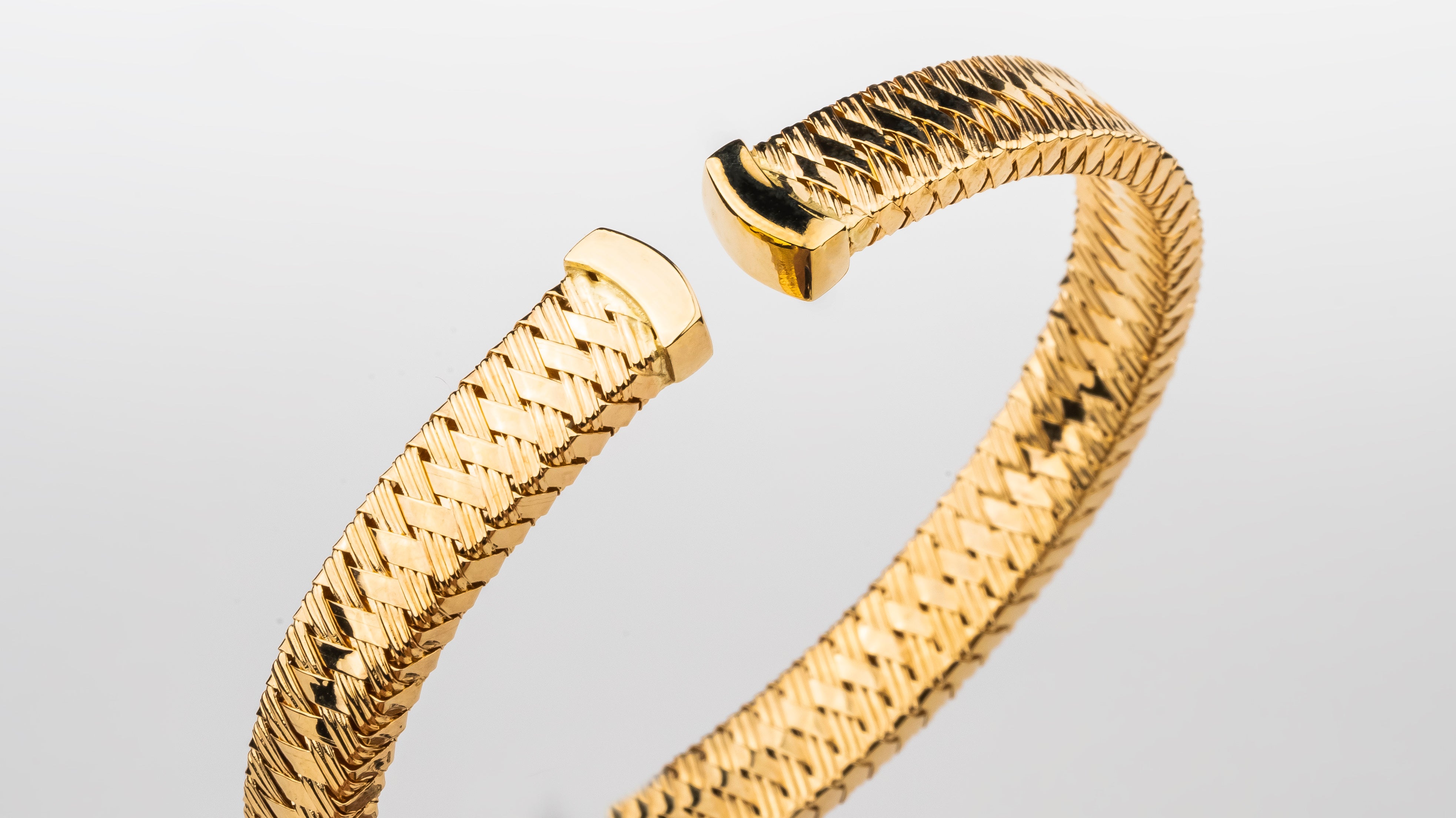 Load image into Gallery viewer, Bangle (18 Karat)