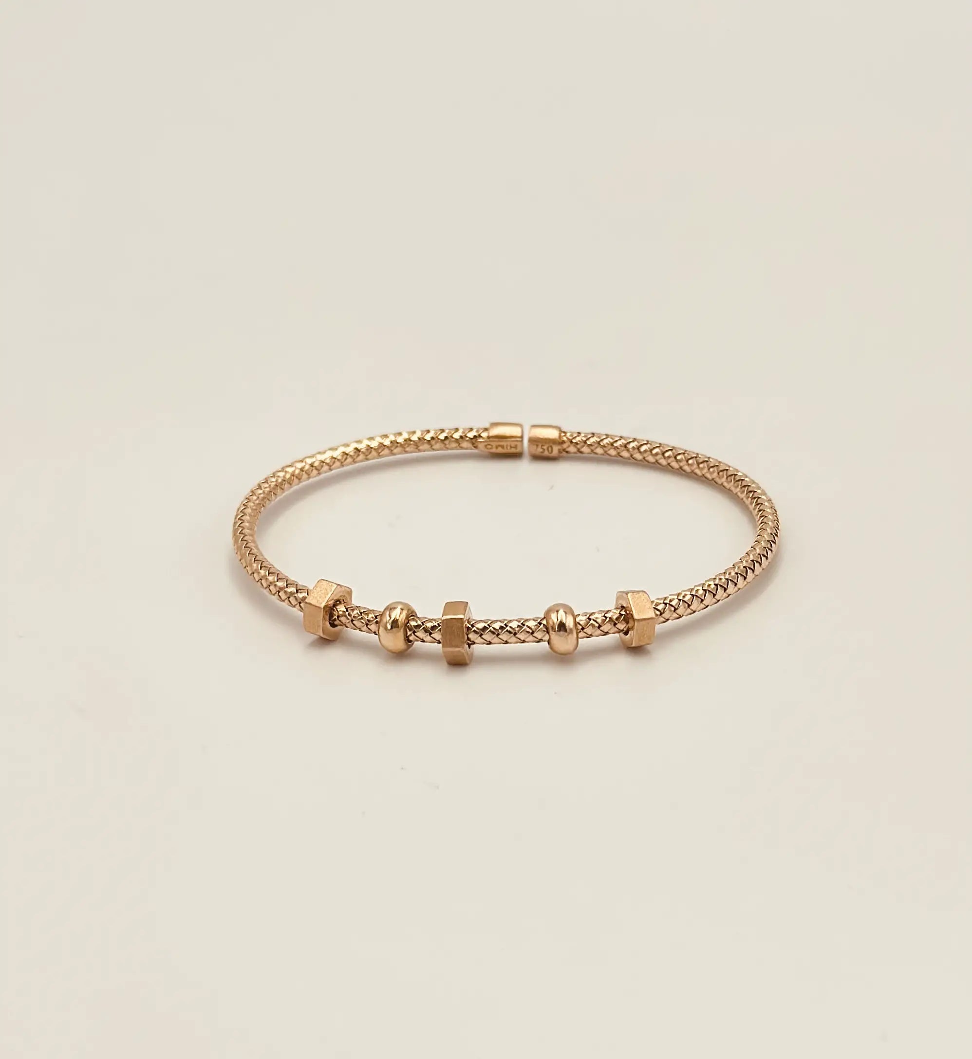 Load image into Gallery viewer, Bangle (18 Karat)
